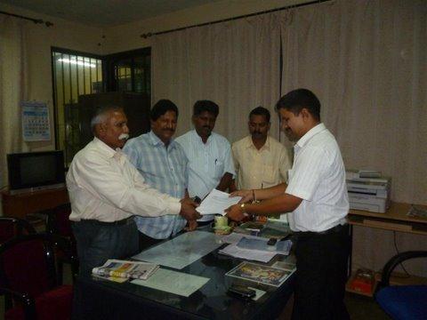 Capt. (Retd.) Sawant submitting complaint against 'Kas Movies'